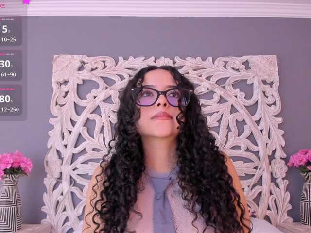 YoungSerena live cam preview