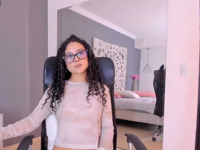 YoungSerena live cam on BongaCams