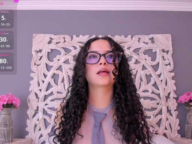 YoungSerena live cam preview