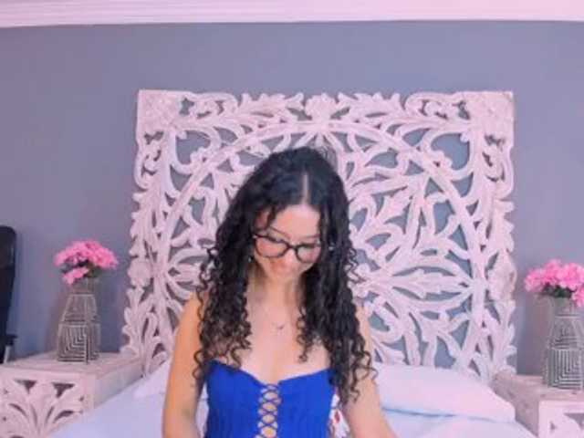 YoungSerena live cam on BongaCams