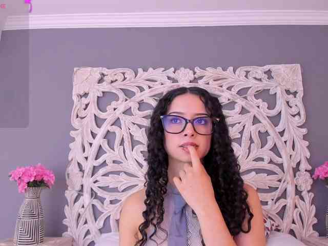 YoungSerena webcam