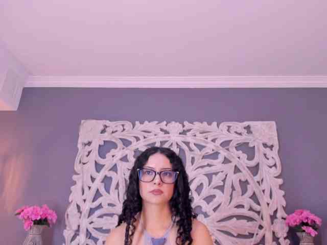 YoungSerena webcam