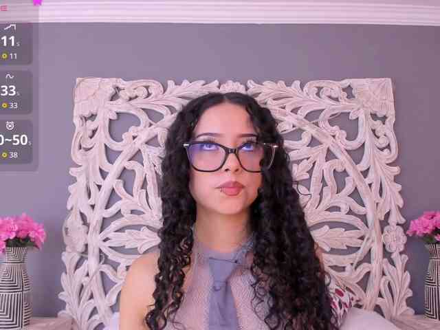 YoungSerena webcam