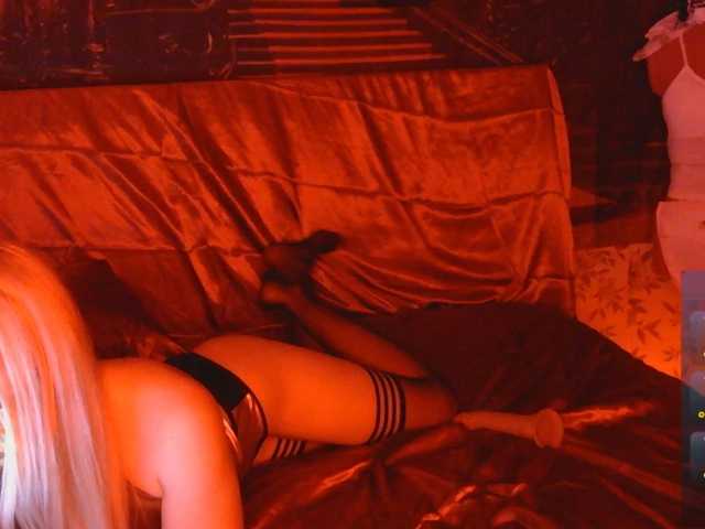 Veloria11 live cam on BongaCams