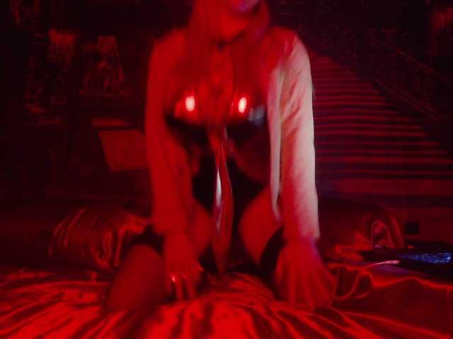 Veloria11 live cam on BongaCams