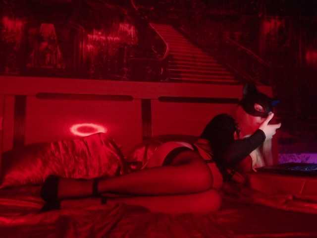 Veloria11 live cam on BongaCams