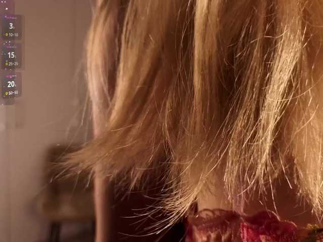 blondiecharm live cam on BongaCams