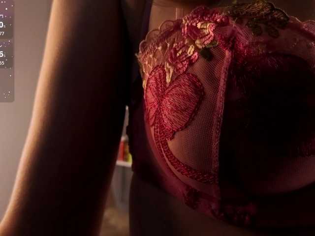 blondiecharm live cam on BongaCams