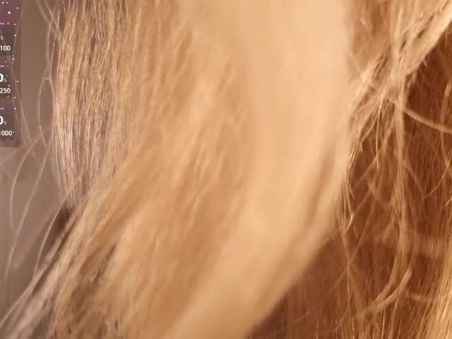 blondiecharm live cam on BongaCams