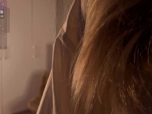 blondiecharm live cam on BongaCams