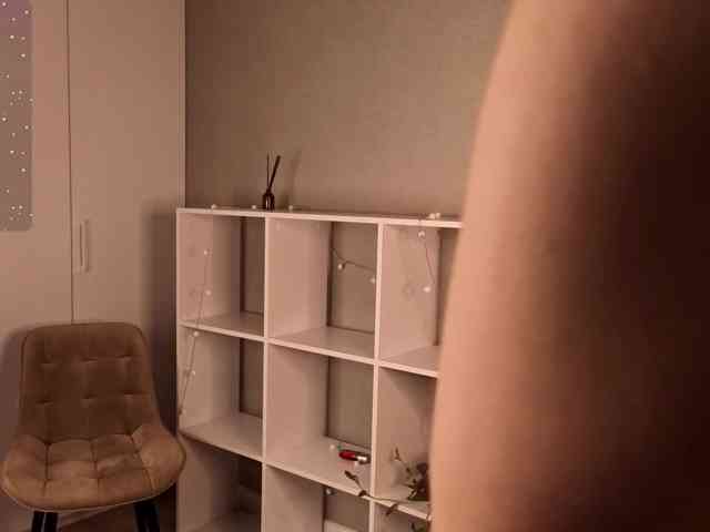 blondiecharm's live room