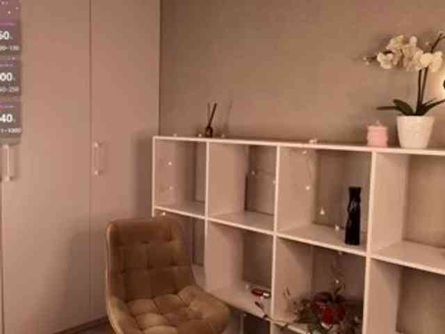 blondiecharm live female cam on bongacams