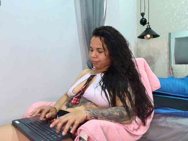 CamilaNatth webcam