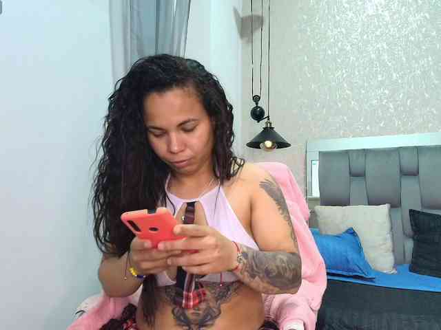 CamilaNatth webcam