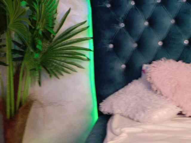SiennaLove webcam
