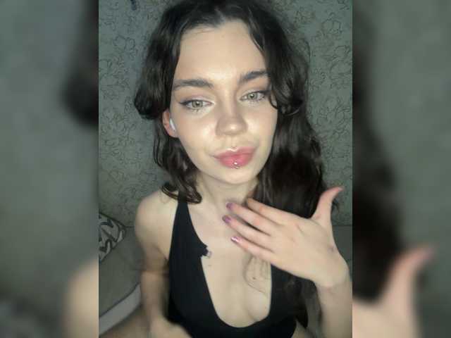 Emilyy19 live cam