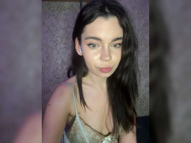 Live трансляция Emilyy19 - slutnetki.online