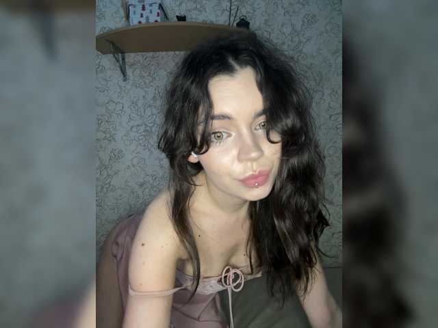Emilyy19 live cam on BongaCams