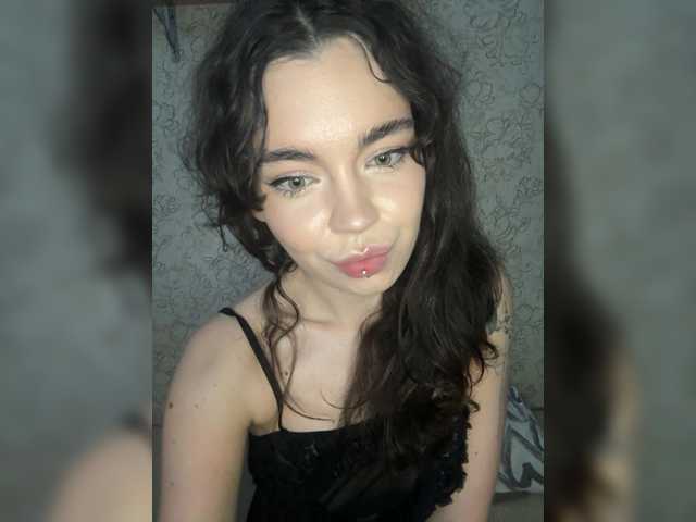 Live трансляция Emilyy19 - slutnetki.online