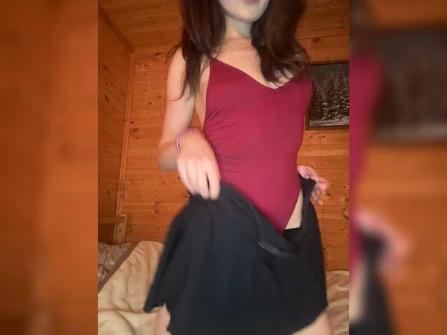 Emilyy19 live cam on BongaCams