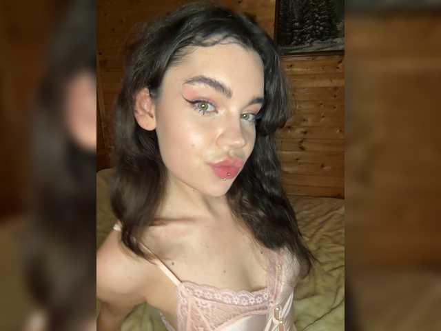 Live трансляция Emilyy19 - slutnetki.online