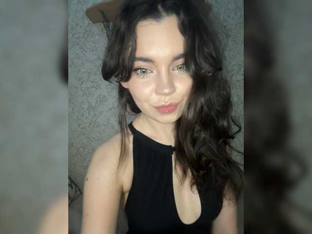 Emilyy19 live cam on BongaCams