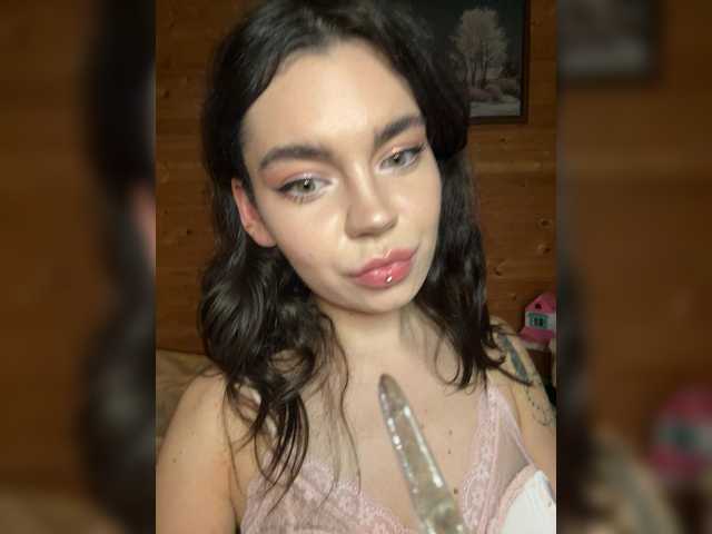 Emilyy19 live cam on BongaCams