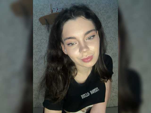 Emilyy19 live cam on BongaCams