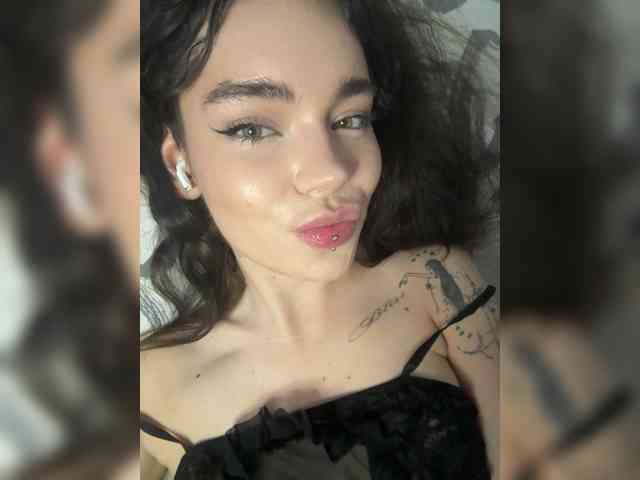 Emilyy19 webcam