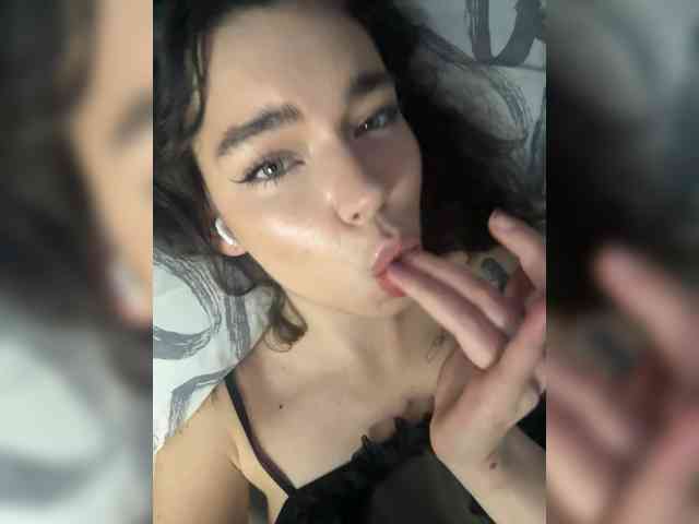 Emilyy19 webcam