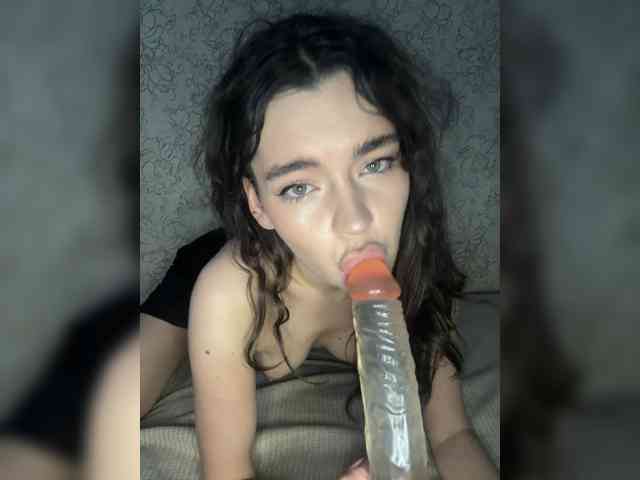 Emilyy19 webcam