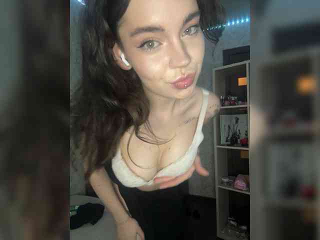 Model: Emilyy19