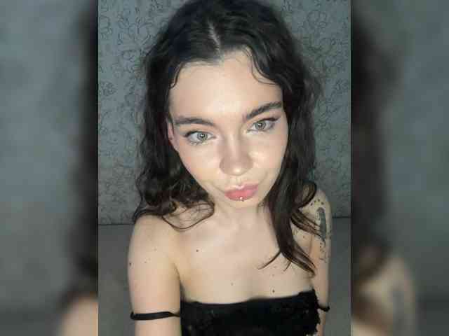 Emilyy19 Live Webcam on BongaCams