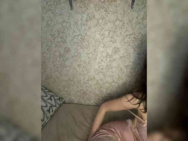 emilyy19's live room