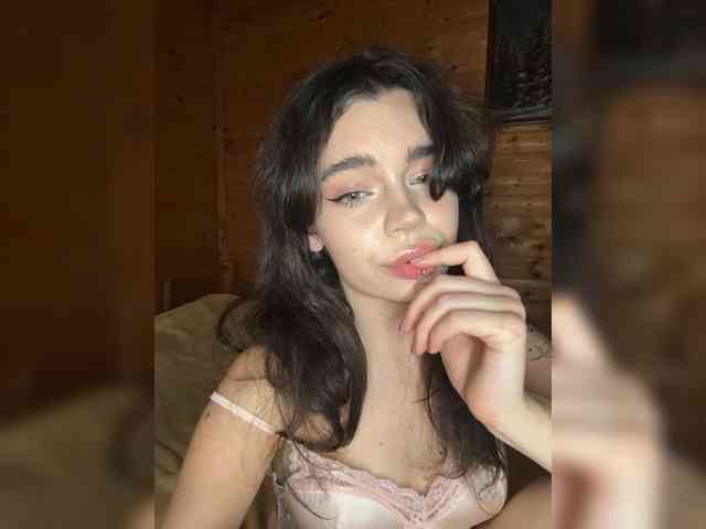 Emilyy19 webcam