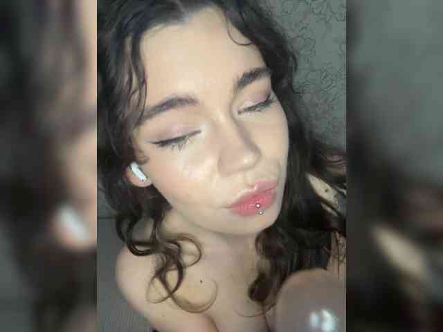 Emilyy19 webcam