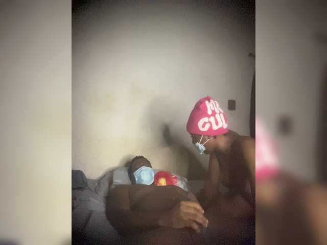 SlutttyDuo live cam preview