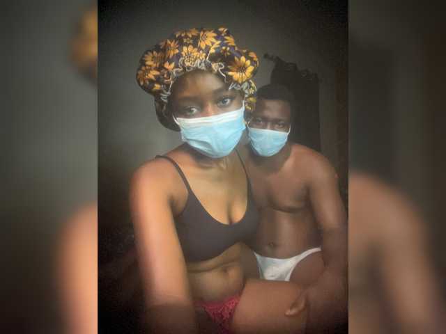 SlutttyDuo live cam preview