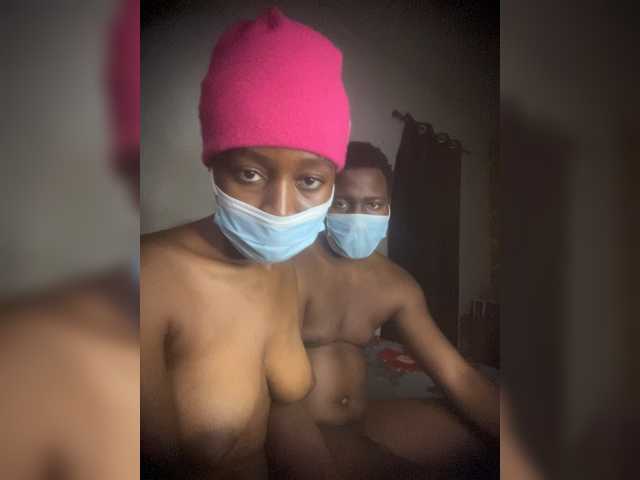 SlutttyDuo live cam preview