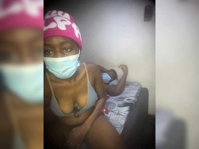SlutttyDuo live cam preview