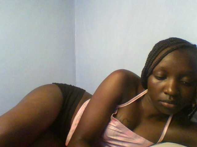 Evalyne, en vivo ahora en BongaCams