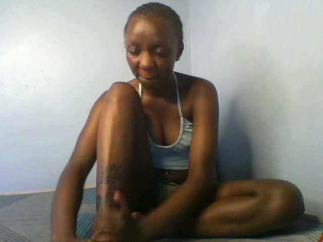 Evalyne live cam on BongaCams
