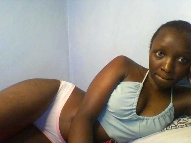 Evalyne live cam on BongaCams
