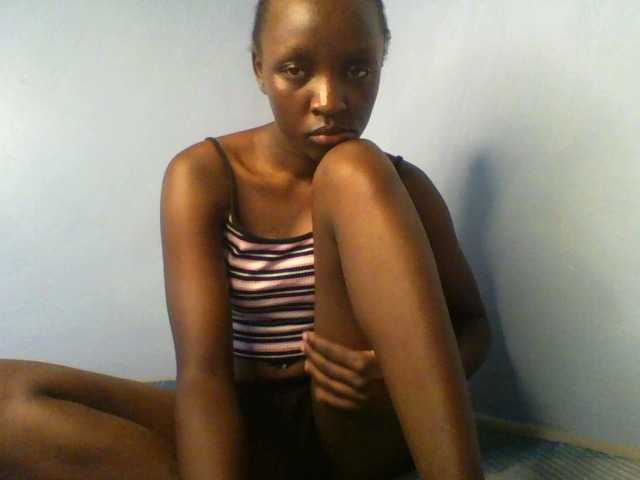 Evalyne live cam on BongaCams