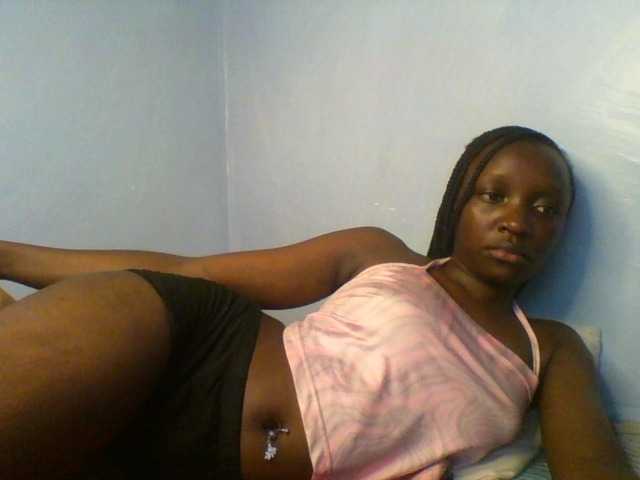 Evalyne live cam on BongaCams