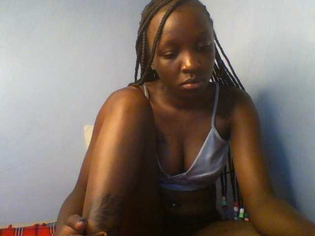 Evalyne, en directo ahora en BongaCams