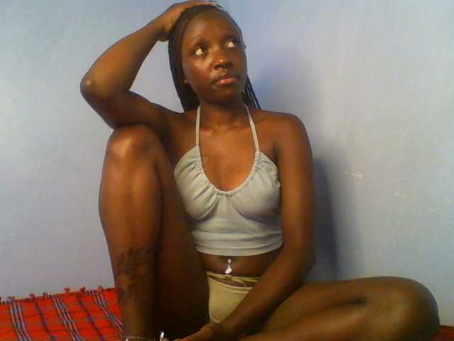 Evalyne live cam on BongaCams
