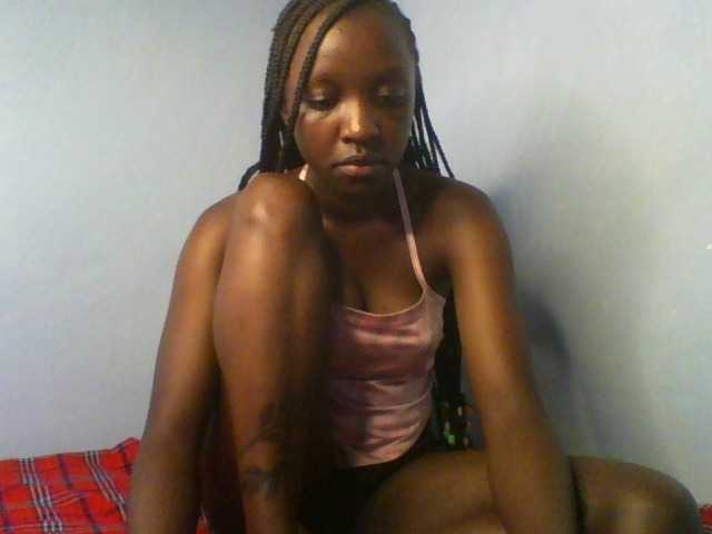 Evalyne, en vivo ahora en BongaCams