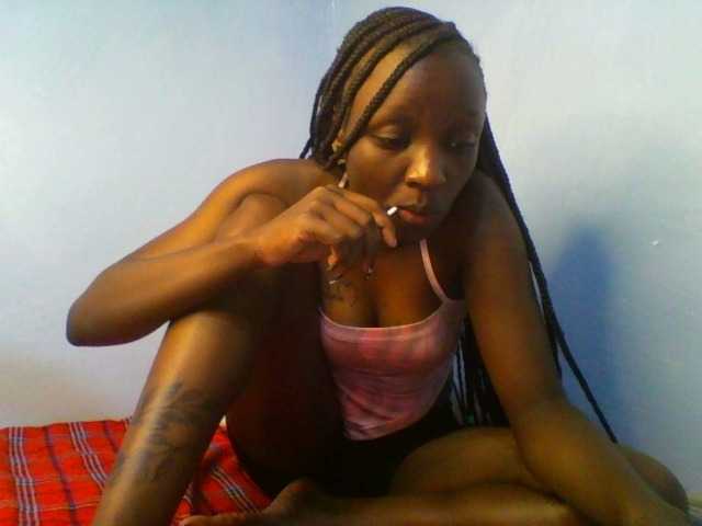 Evalyne live cam on BongaCams