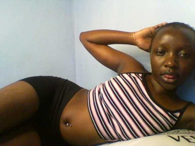 Evalyne live cam on BongaCams